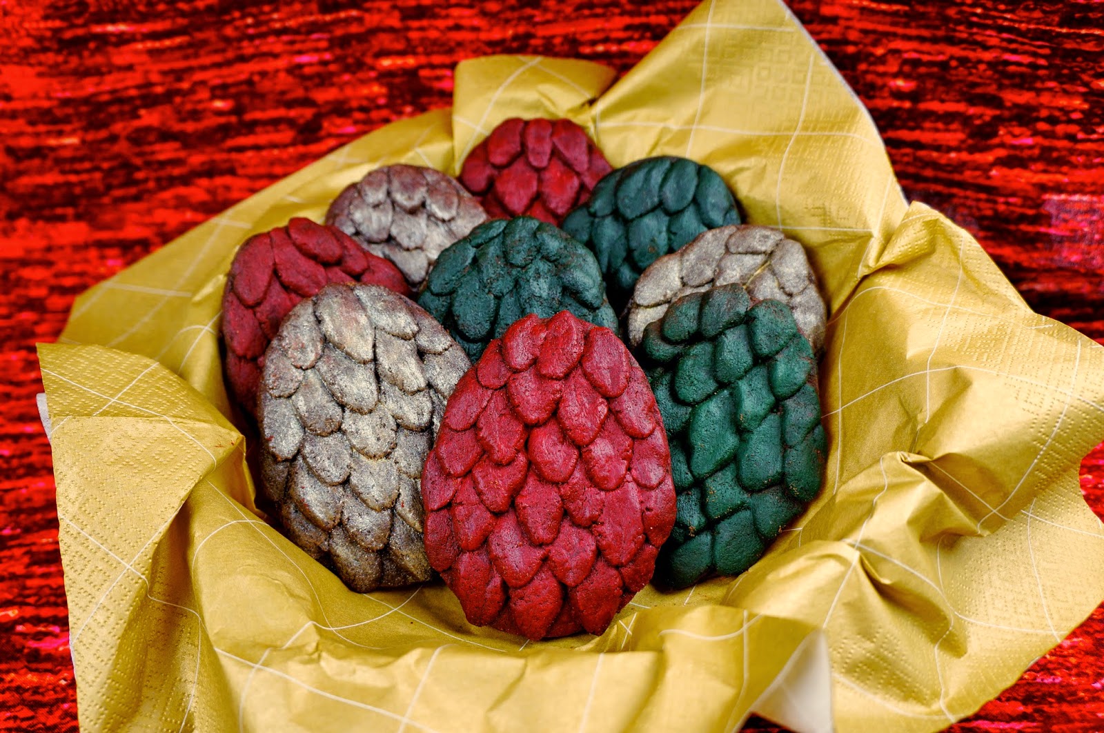cool dragon egg cookies