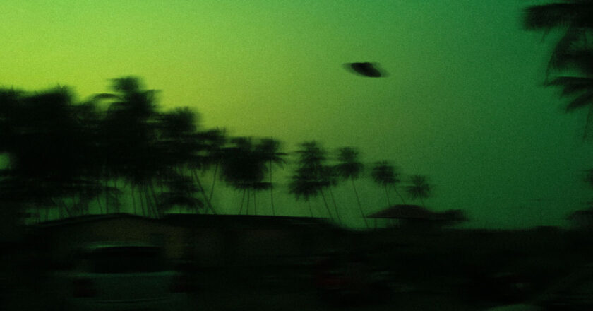 a blurry flying saucer
