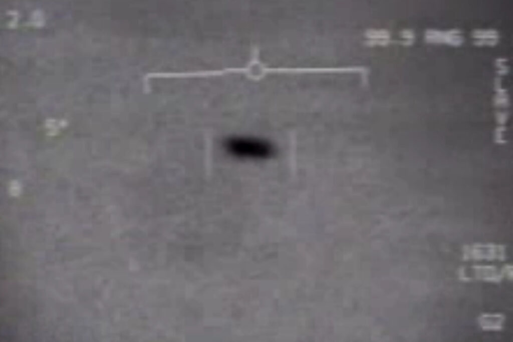 A screenshot of the FLIR UFO video from the Pentagon.