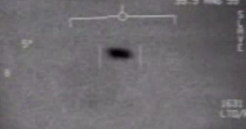 A screenshot of the FLIR UFO video from the Pentagon.