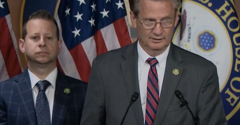 A bipartisan group from Congress addressed the press about UFOs. (C-SPAN)