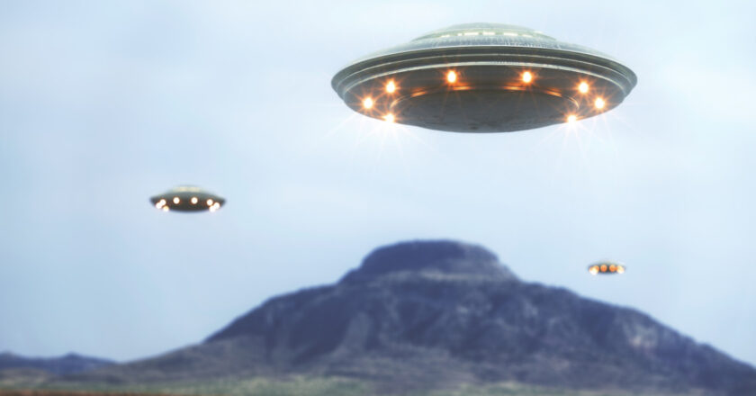 Tantalizing clues are being dropped about a large UFO hidden in plain sight. This photo illustrates what UFOs might look like. (Canva)