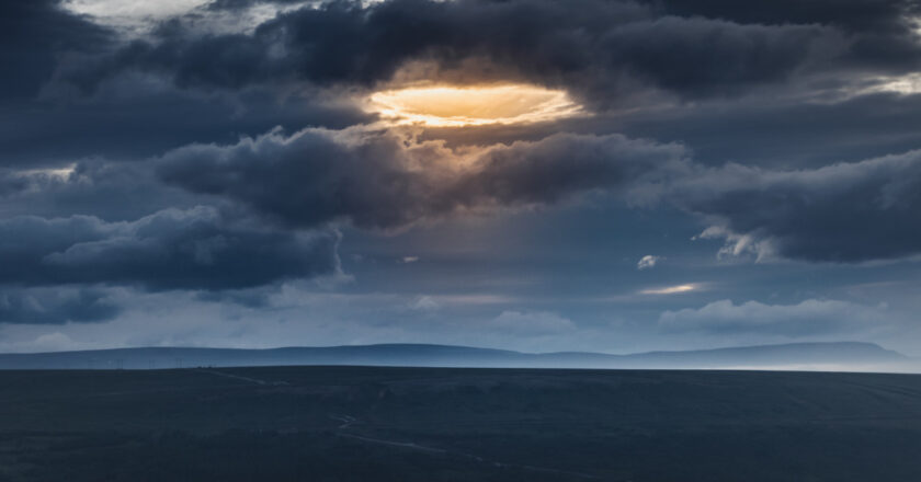 Dr. Garry Nolan shares that UFOs may be able to manipulate our perception. Pictured is a cloud formation that resembles a UFO. (Canva)