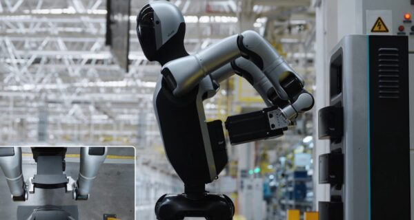 humanoid Robot can change its own battery